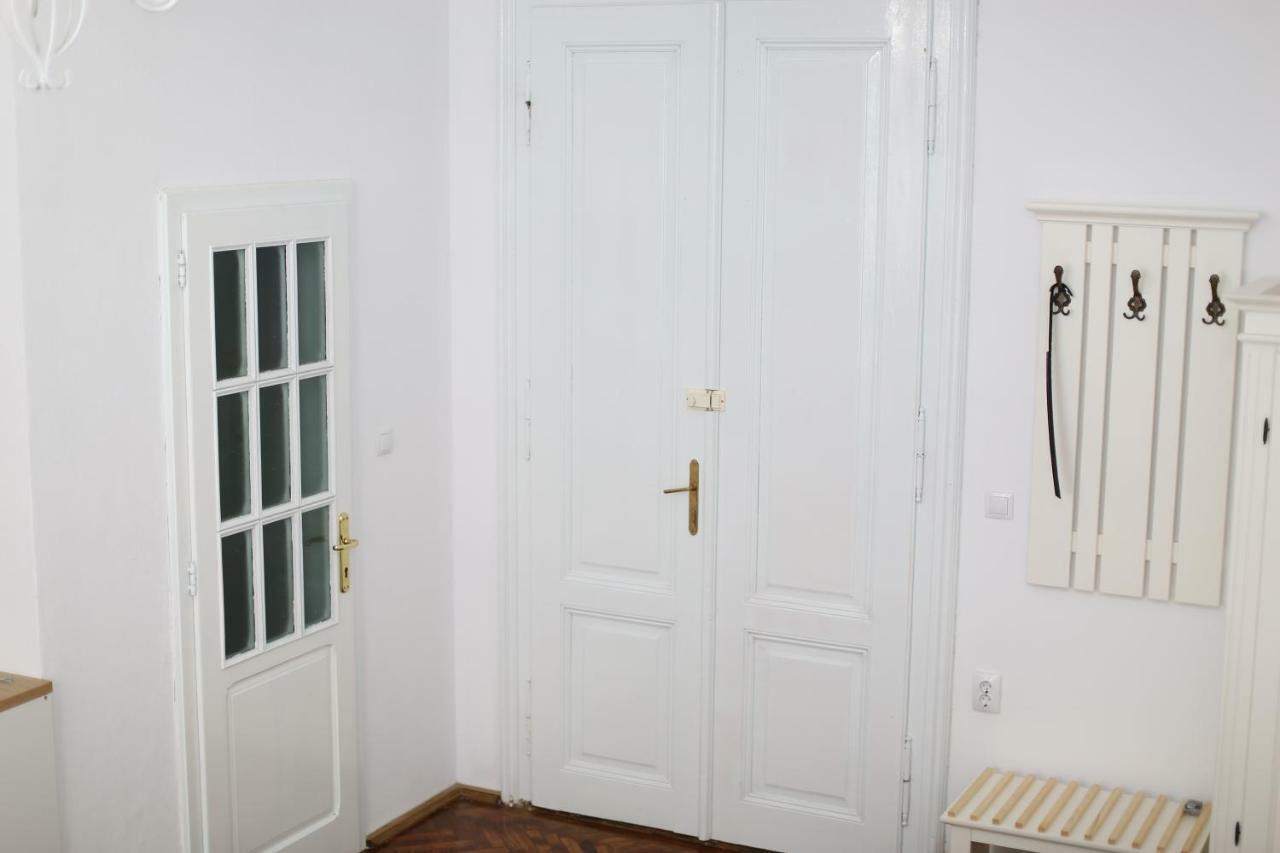 Schick Apartment Sibiu Bagian luar foto