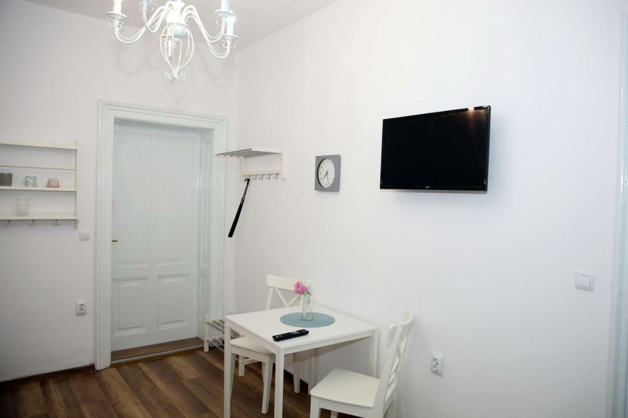 Schick Apartment Sibiu Bagian luar foto