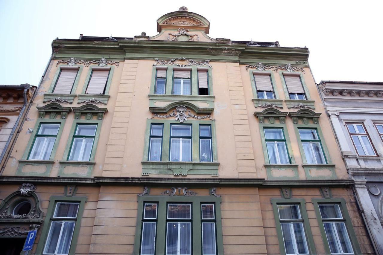 Schick Apartment Sibiu Bagian luar foto