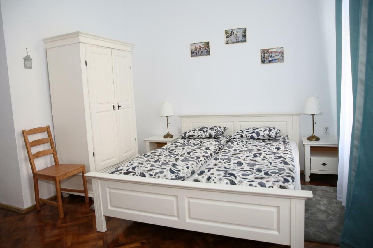 Schick Apartment Sibiu Bagian luar foto