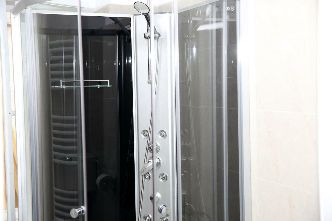 Schick Apartment Sibiu Bagian luar foto