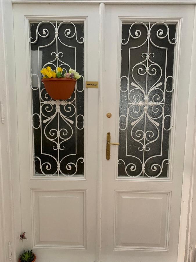 Schick Apartment Sibiu Bagian luar foto